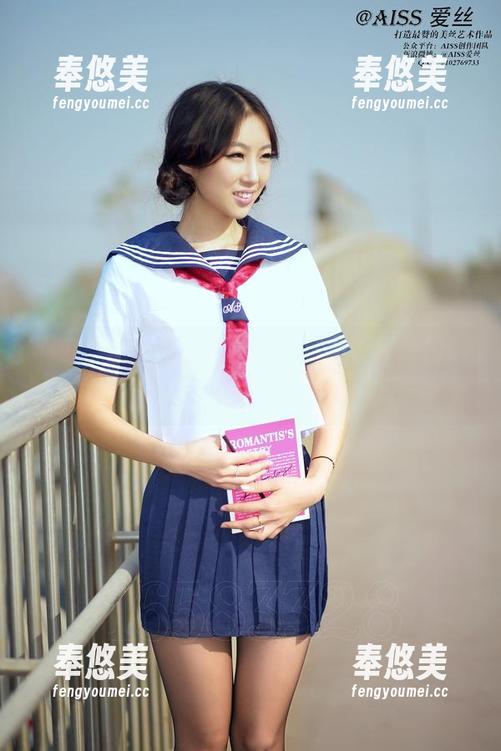 丽莎爱丝袜，这些自拍都总是让我想起小时候，爱丝的照片充满童趣。
