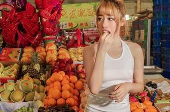 AISS爱丝(黄金版) – 灵儿化身丝绸女神，免费图包等你抱回家