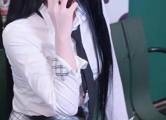 对，我承认我对Bomi(普美)的礼服图包有些上头，福利满满，根本停不下来！