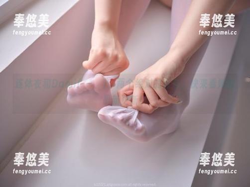 连体衣和Dami(퀸다미)，两个绝对的存在，快来看她的最新更新！