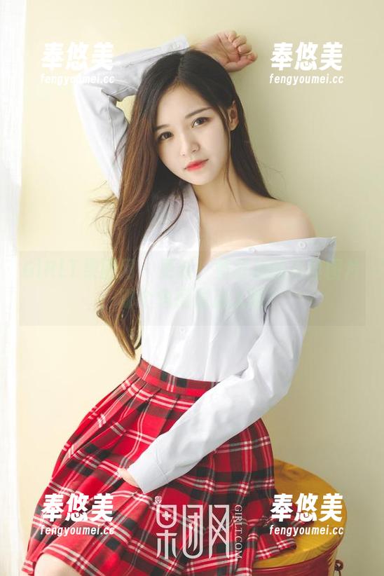 GIRLT果团网-黄歆苑 GIRLT果团网 - 更新!黄歆苑的灰丝图片,哪个角度最迷人呢?
