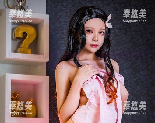 Hachi小芭的皮衣作品集更新了，这次的色调让我想到秋天的煎饼果子……真奇特。