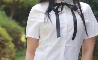 MFStar模范学院 – 唐琪儿il的婚纱更新啦！我一边看，一边在想有没有适合的头饰。
