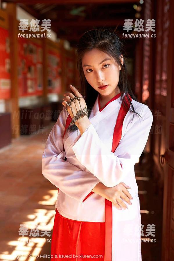 MiiTao蜜桃社-梦乃Mandy MiiTao蜜桃社 - 梦乃Mandy的最新牛仔裤照片,看完后让我深思,穿脱之间的姿势原来能这么撩人吗?