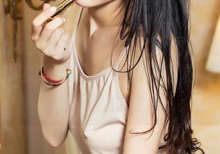 TouTiao头条女神 – 这组原图让我没想到，杨曼妮的黑丝竟然能如此轻松释放出一种很高级的性感。