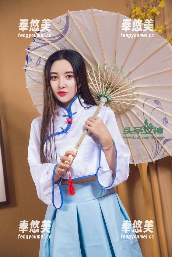 TouTiao头条女神-王紫琳 TouTiao头条女神 - 职业装加持,王紫琳美图里的那点随性与优雅。