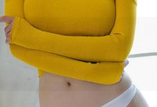 UGirls尤果网 – 夏倪可ella，照片里围绕的粉色像棉花糖一样，痛并快乐着的选择啊。