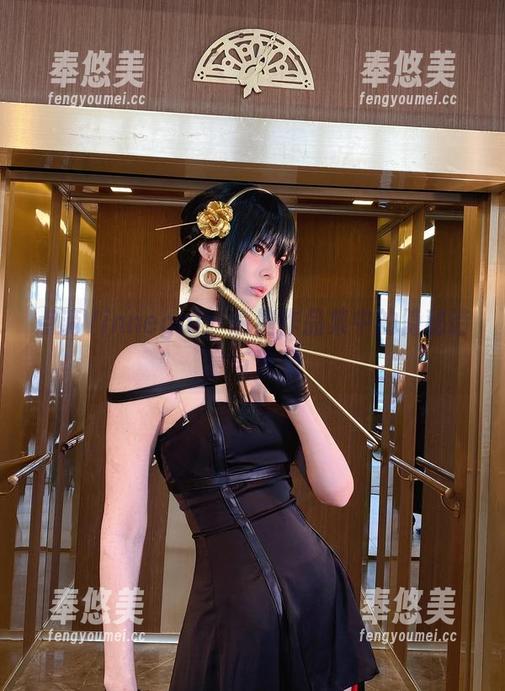 点滴Vinnegal：瑜伽作品集中的隐秘诗意与迷惑