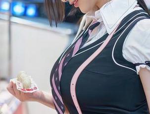 Xiuren秀人网 – Cris_卓娅祺的空乘制服惊艳四座，肉丝美腿也躲不过网盘合集的目光！