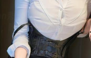 Xiuren秀人网 – 什么是优雅？看这组礼服写真，叶初雪或许给了我们个答案，当然也可能没有