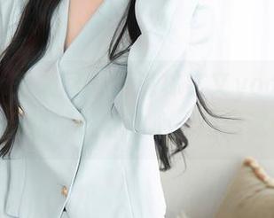 Xiuren秀人网 – 听说林文文yooki的制服美图精选能让你动心，自己试试吧。