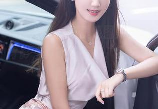 Xiuren秀人网 – 高质感图库，艾小青比基尼的背影，真的是有种“我忘了说啥”的气息。
