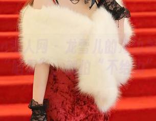 Xiuren秀人网 – 龙雪儿的海边美图：不怕“晒黑”，就怕“不给力”！