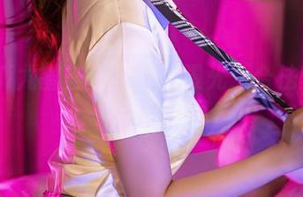 YouMi尤蜜荟 – 写真大曝光：合法萝莉御姐的另一面