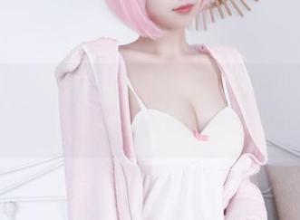 不正经地欣赏eloise软软的毛衣少女写真，一起聊聊那件超萌的针织！