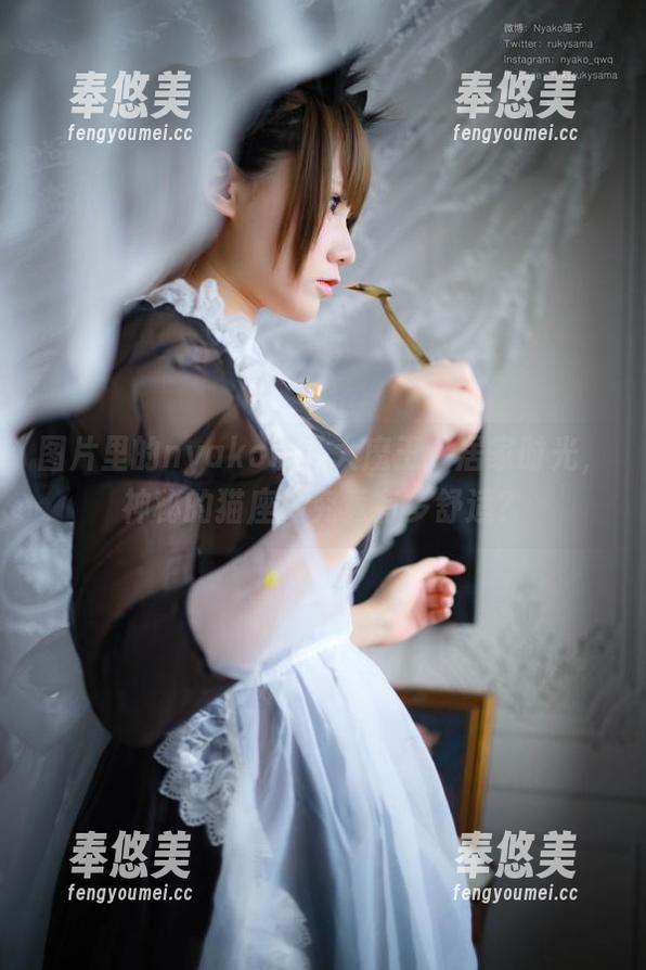 图片里的nyako喵子大魔王：居家时光，神秘的猫座椅究竟有多舒适？