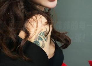丽柜 – 美足更新啦！王炜炜的每一照都能让我心里直呼“再来一张！”