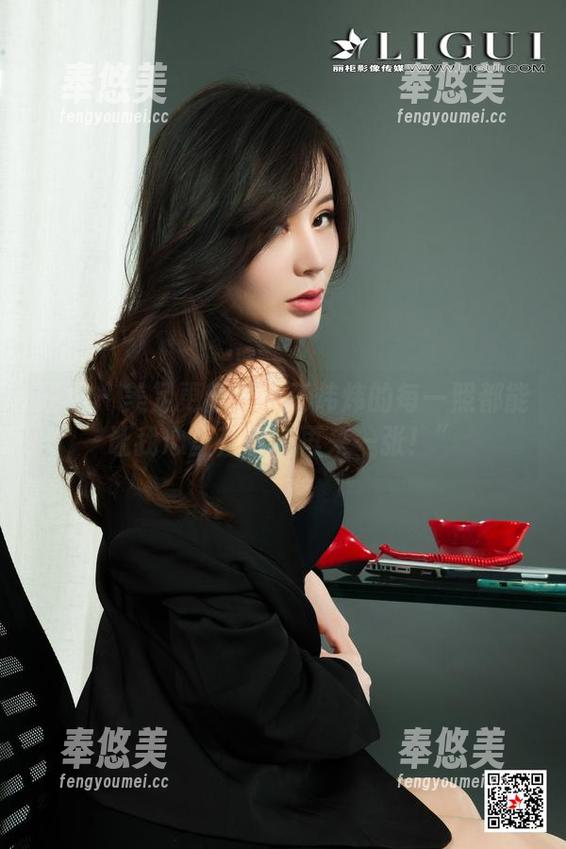 丽柜-王炜炜 丽柜 - 美足更新啦!王炜炜的每一照都能让我心里直呼“再来一张!”