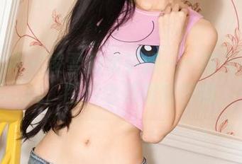 克拉女神 – 凌雪的水手服——雨天里的海风，图片也有微微醉意
