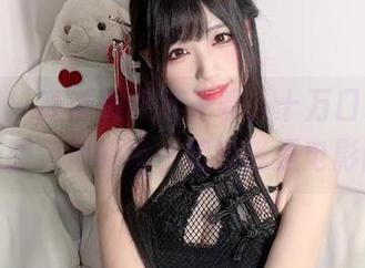 微密圈 – 高清美照抢先看，十万口草莓粥粥舰长图包里的每一帧都像是电影画面！