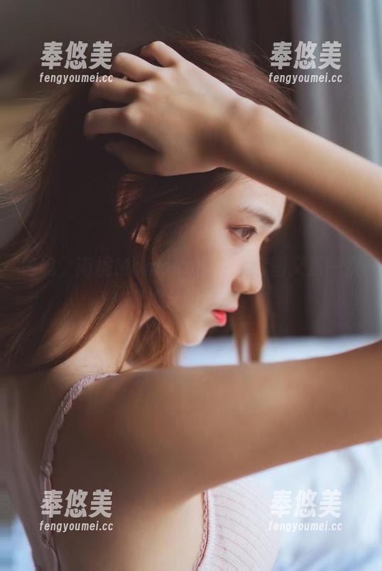 呜呜，南桃Momoko的红裙套图又是一次被抢光的上新。