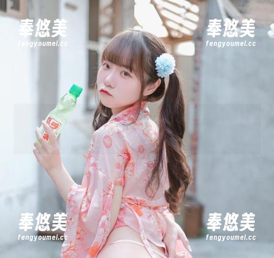 精选泳池大片：可可小白兔的水下探险，结果是湿透了！
