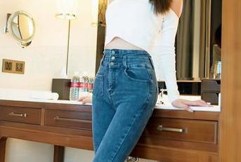 嗲囡囡 – 施忆佳KITTY温柔周末全集，在家也能当模特的美图秀