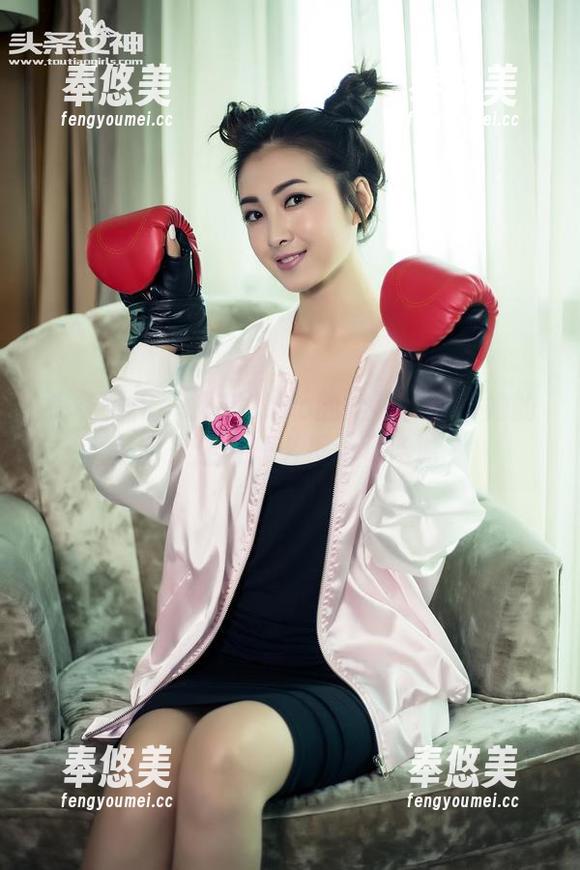 头条女神 - 拥有Coco的网袜、分享她的美图，还有什么理由不哈哈？