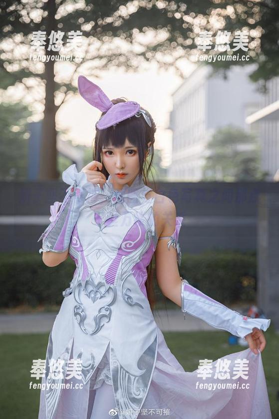 妍子坚不可摧 妍子坚不可摧,原图与白色写真之间那点千丝万缕的关系