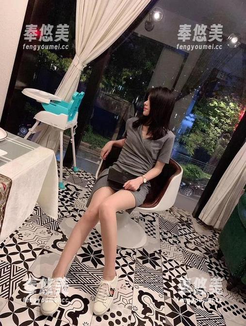微密圈 - 细节哟小仙女ELaine的红裙定制，作品后的困惑和微妙不露痕迹。