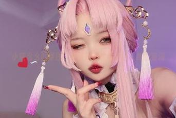 小瑶幺幺的原图：象征符玄的自拍潜入我的脑海