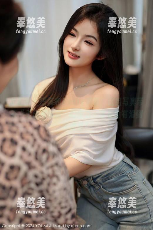 尤蜜荟-Emily尹菲 尤蜜荟 - 短裤和Emily尹菲,这组写真带有“无意间捕捉”的魔力—你有没有滑到再滑到?