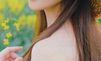 年年Nnian与洱海的缱绻，大概是私房作品里的爱恨交加。