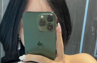 微密圈 – 张鑫baby的白色高清图包，我现在半夜都不敢打开，纯洁的极致总让我想到一些模糊的东西…