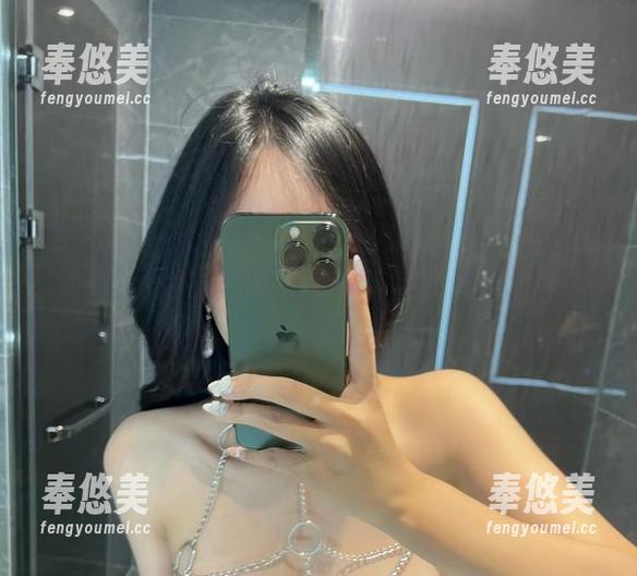 张鑫baby 微密圈 - 张鑫baby的白色高清图包,我现在半夜都不敢打开,纯洁的极致总让我想到一些模糊的东西…