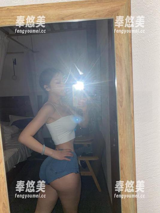 文茜cool 微密圈 - 喜欢文茜cool的这款写真,蝴蝶镂空束带装好想买回家!