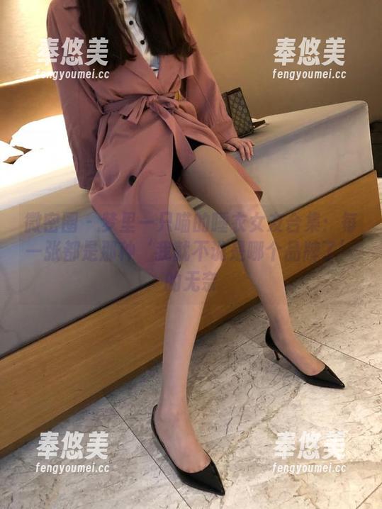梦里一只喵 微密圈 - 梦里一只喵的睡衣女友合集:每一张都是那种‘我就不说是哪个品牌了’的无奈