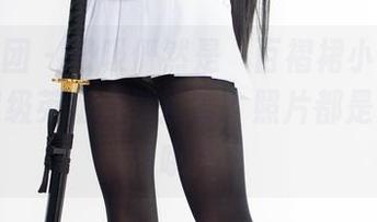 森萝财团 – 吸吸俨然是“百褶裙小萝莉”界的超级英雄，别担心，照片都是免费的哦！