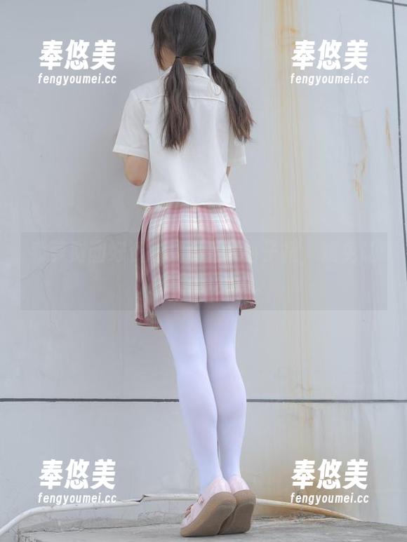 森萝财团 森萝财团好资源!私拍K格子裙,难免让人多眼神交流。