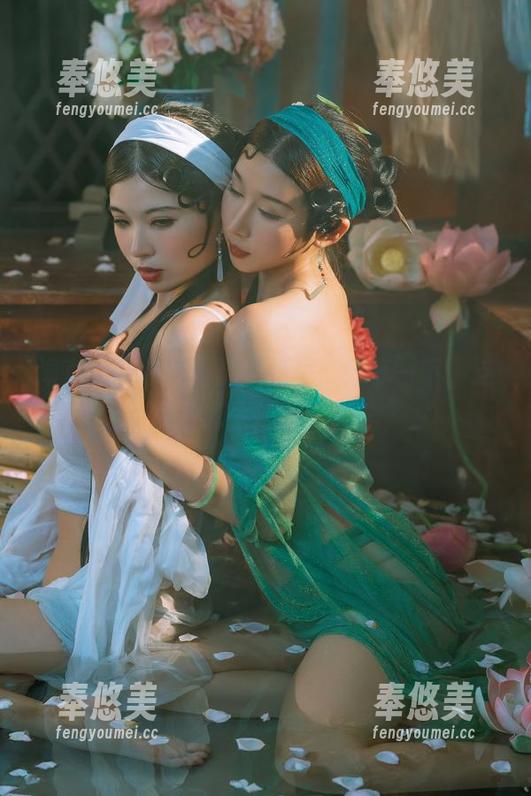 海克斯科技小蛋糕比基尼：分享一下，这款色彩太抢眼了吧！