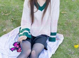 物恋传媒 – 菜菜的福利写真：做你的专属秘书！不过可能会打瞌睡…