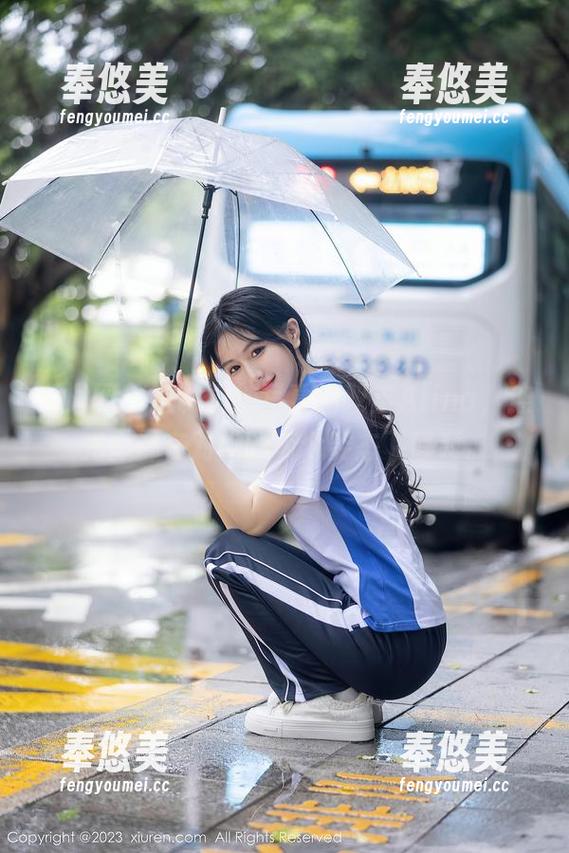 秀人网-双笙Alina 秀人网 - 定制婚纱写真的双笙Alina,连光影都在对她的每个姿态下膜拜。