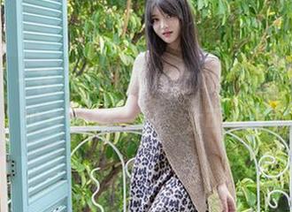 秀人网 – 在原图和照片之间，是小逗逗的少女轻轻一扭，太可爱了
