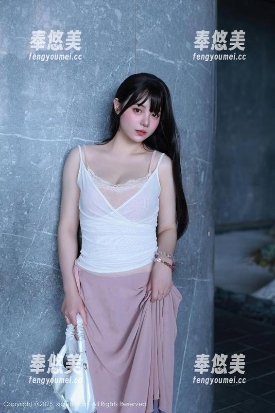 秀人网-林文文yooki 秀人网 - 如果说林文文yooki是女神,那她的写真就在网盘里静静等你!
