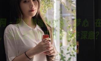 秀人网 – 那些静谧的时光，梦心玥在海边，无圣光原图闪烁着些许深意？