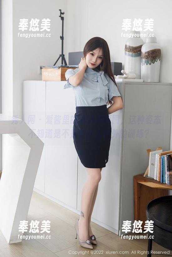 秀人网-爱酱里 秀人网 - 爱酱里的体操服原图,这种姿态,不知道是不是有什么格外的训练?