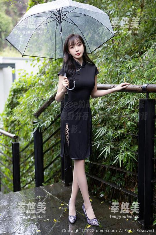 秀人网 - 陈茜妮zoe的高清短裤探险之旅，超级短小与大视野并存，摄影师羡慕的背影。