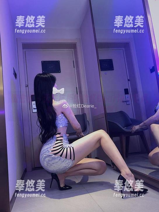 脸红Dearie 微密圈 - 无法抗拒的脸红Dearie吊带风,来,拿走你的图包吧!