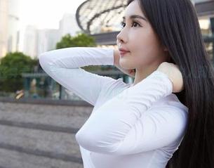 蜜桃社 – 在真希的御姐图包里，潜藏着哪些不为人知的细节？快来瞧瞧吧！
