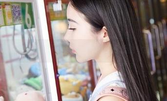 蜜桃社 – 私房里的传奇：萌美Moemi的长腿令我自愧不如！